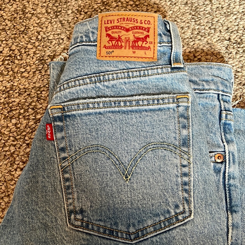 Levi’s 501/ w26 L28/ raw hem